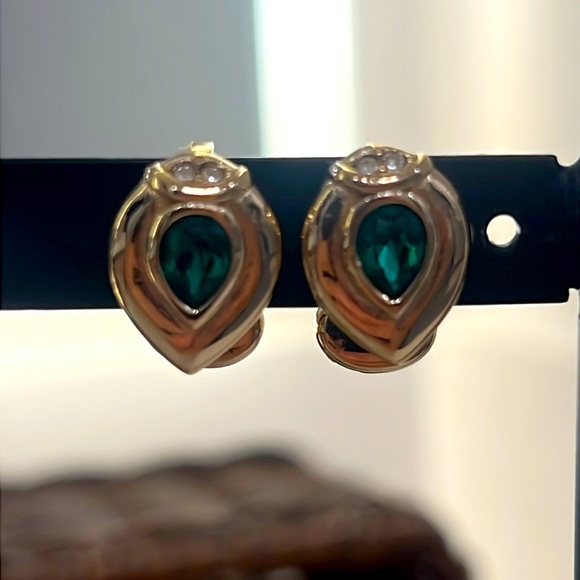 Christian Dior vintage Elegant Gold and Green clip on earrings. Made in Germany - Picture 3 of 16